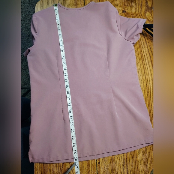 Figs scrub Casma top professional medical, mauve pink,3 pockets, XS. - Picture 9 of 14